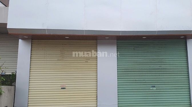 Bán nhà mặt phố Tam Trinh, DT 135m2, MT 7 m, vỉa hè cực rộng!