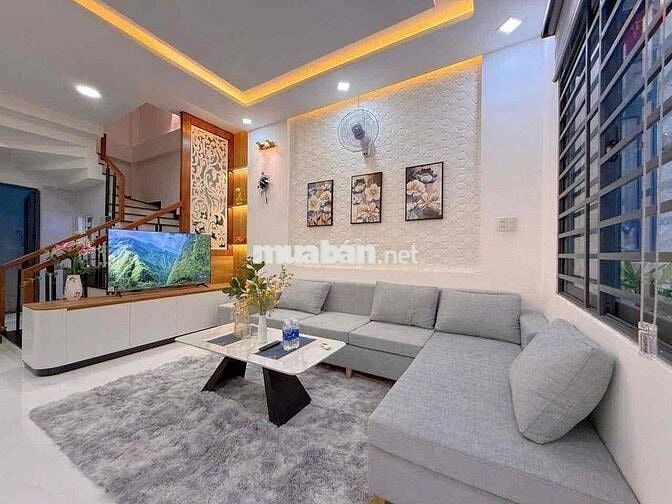 Nhà 3 tầng 3 mê hiện đại cần bán
