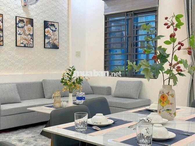 Nhà 3 tầng 3 mê hiện đại cần bán