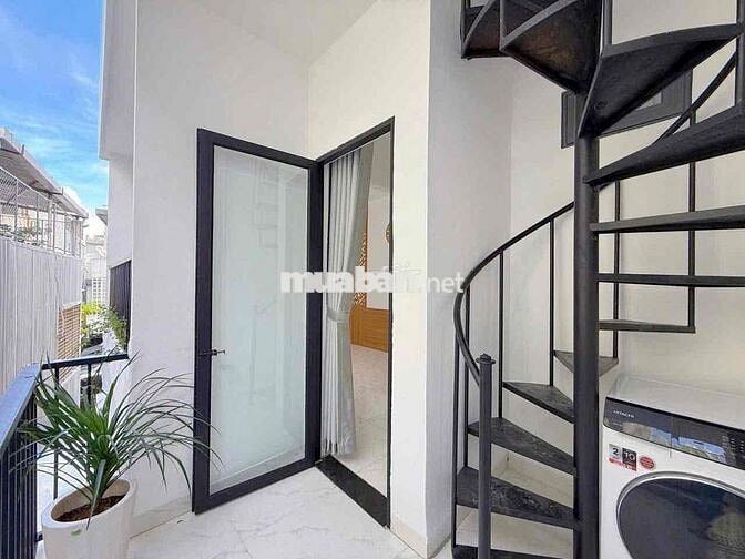 Nhà 3 tầng 3 mê hiện đại cần bán