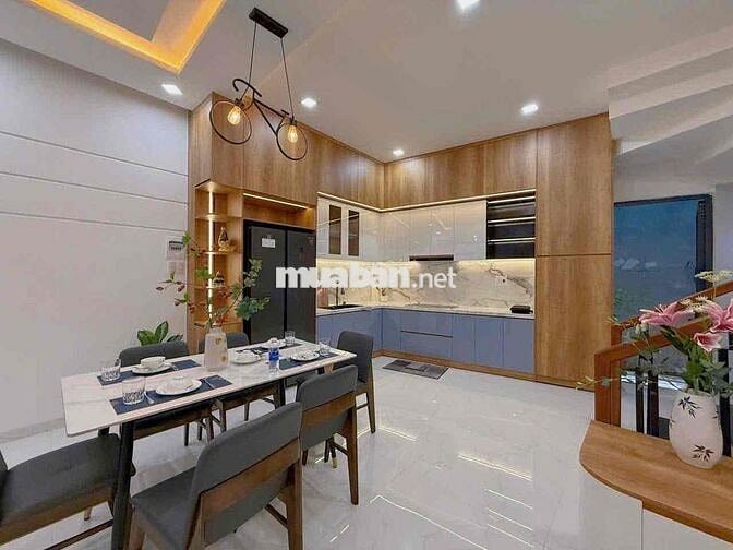 Nhà 3 tầng 3 mê hiện đại cần bán