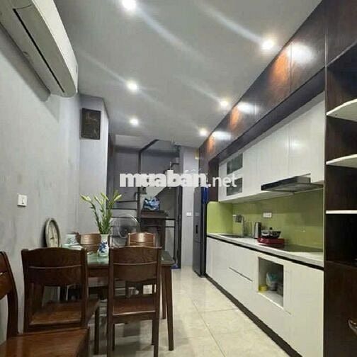 Hơn 8 tỷ có ngay phân lô Phùng Chí Kiên, 30m2, 5T-ô tô, full nội thất