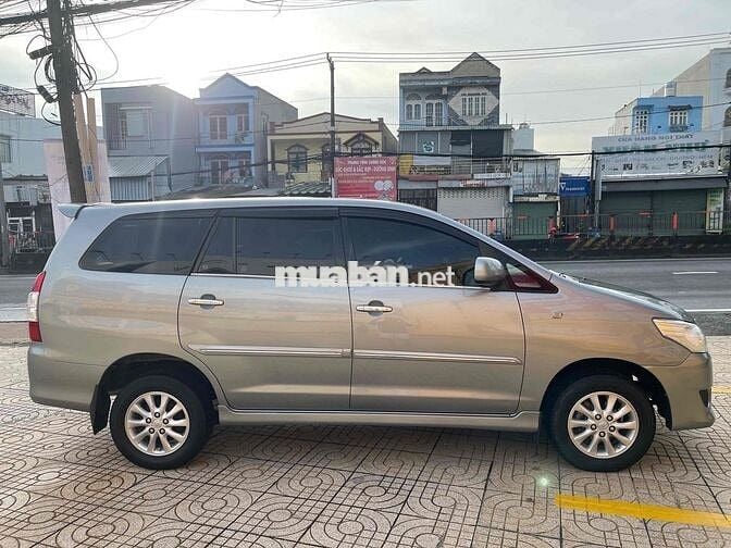 Toyota Innova 2012 2.0G - 112500 km số tự động