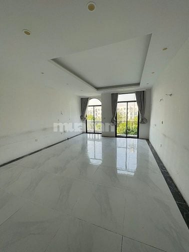Cho thuê shophouse 5 tầng diện tích 500m2 có thang máy giá 35tr OCP1 