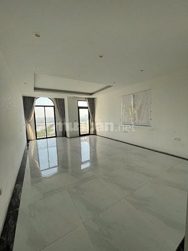 Cho thuê shophouse 5 tầng diện tích 500m2 có thang máy giá 35tr OCP1 