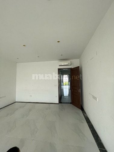 Cho thuê shophouse 5 tầng diện tích 500m2 có thang máy giá 35tr OCP1 