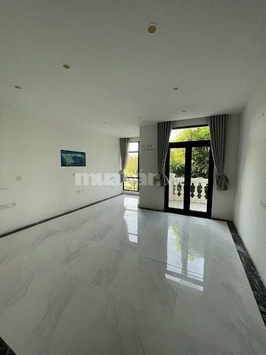 Cho thuê shophouse 5 tầng diện tích 500m2 có thang máy giá 35tr OCP1 