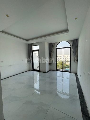 Cho thuê shophouse 5 tầng diện tích 500m2 có thang máy giá 35tr OCP1 