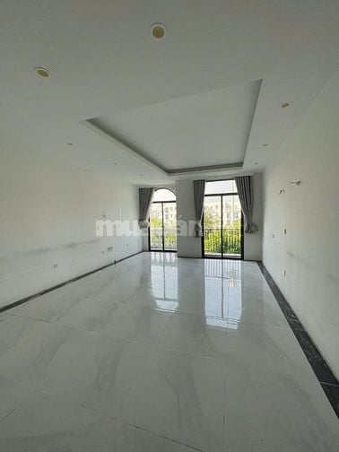 Cho thuê shophouse 5 tầng diện tích 500m2 có thang máy giá 35tr OCP1 