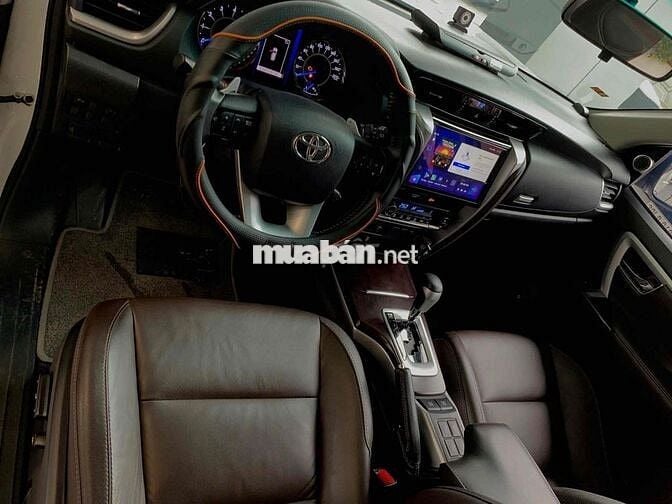 Toyota Fortuner Legender 2020 4x2 AT -- 2 vạn 6km