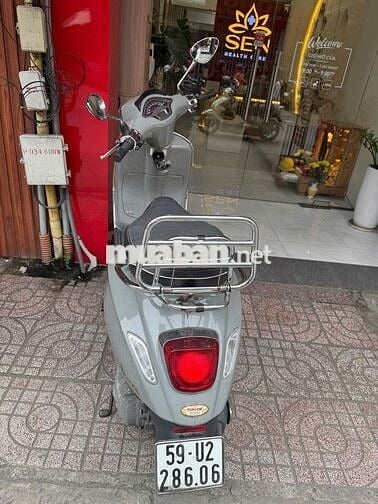 Vespa Sprint 2020 màu xám nữ chạy còn mới