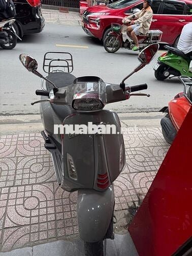 Vespa Sprint 2020 màu xám nữ chạy còn mới