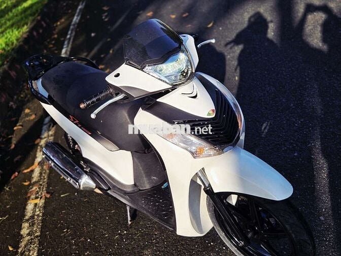 Em muốn bán chiếc Honda Sh 125 đời 2015 up Sh Ý