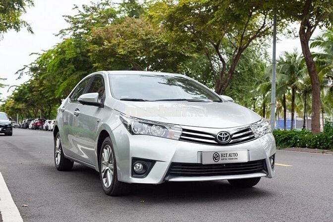 Toyota Corolla Altis 2015 1.8G AT - 90000 km