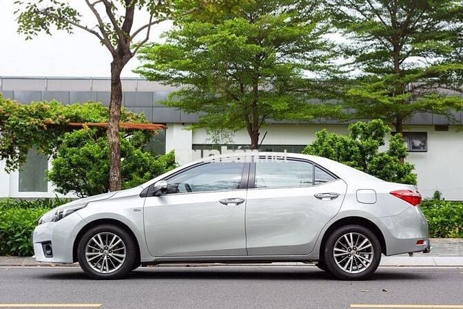 Toyota Corolla Altis 2015 1.8G AT - 90000 km