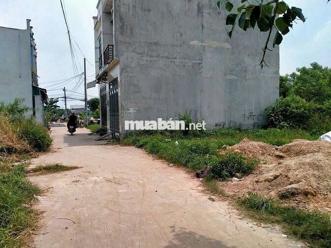Đất hẻm thông gần trường học Đồng Đen