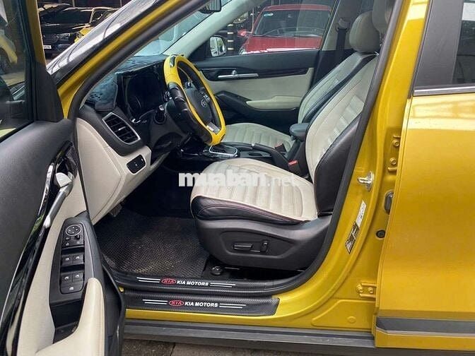 Kia Seltos 2020 Premium 1.4 Turbo,màu vàng,4v km