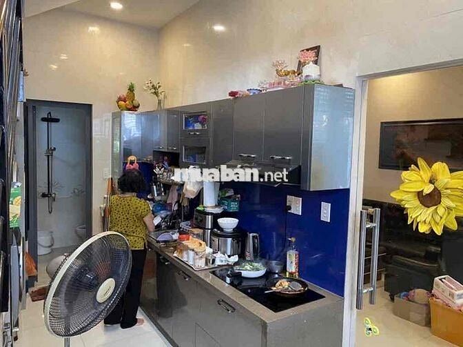 Bán nhà Q7- chợ Tân Thuận-50m2-5 tỷ 2- cầu tân thuận 1-3PN