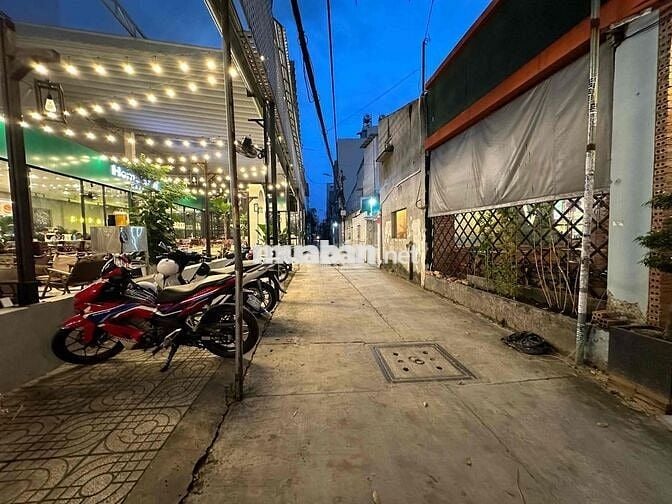 Nhà kiên cố 3 tầng gần Aeon Mall Tân Phú – khu dân trí cao – 5x20 – gi