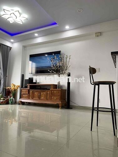 Bán Gấp căn góc 2 PN , 70m2 , View Hồ Bơi , Nội Thất Đẹp ,SHR.
