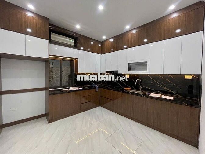 Tây Hồ 51m2 CHỈ 13,5 tỷ 6 tầng - Hàng hiếm trong phân khúc