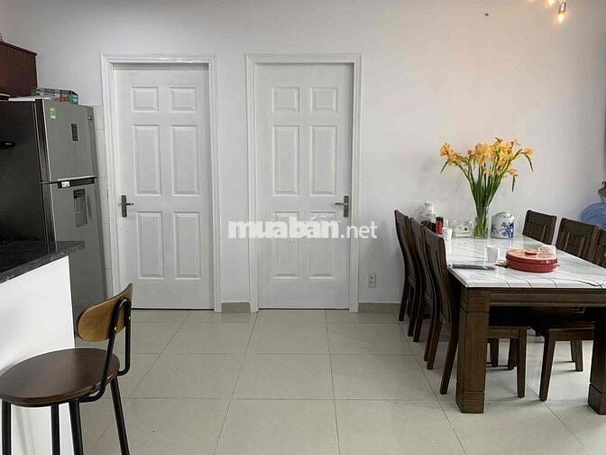 Bán Gấp căn góc 2 PN , 70m2 , View Hồ Bơi , Nội Thất Đẹp ,SHR.