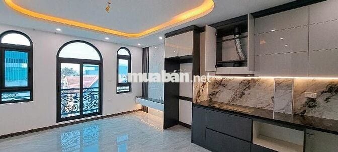 SIÊU PHẨM THẠCH BÀN, 6 TẦNG THANG MÁY, OTO VÀO NHÀ 5P AEON