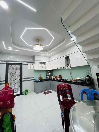 NHÀ 1 LỮNG 3 LẦU- HẺM 6M THÔNG