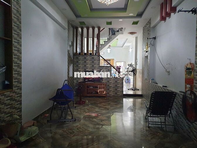 Cho thuê nhà phố 4x40 mặt tiền nhựa 12m, gần chợ Xuân Thới Thượng , HM