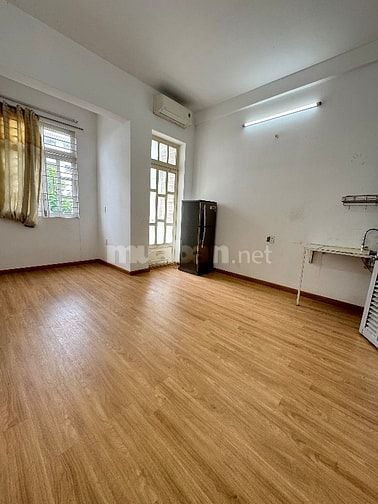Sang hợp đồng căn hộ dịch vụ 7 phòng và 1 mặt bằng cao lỗ Q8