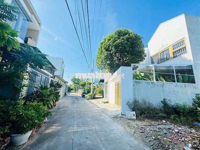 Bán kiệt ô tô 5m bình kỳ. 150m2. Rộng lớn. 3 tỷ 600 có tl. Hòa quý
