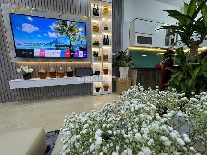 Nhà đẹp phố Việt Hưng 5 tầng, hiếm trong tầm giá, gần bigC Long Biên