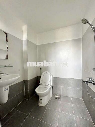 Phòng Rộng 35m2 Máy Lạnh Gần ĐH Ngân Hàng Sư Phạm Kĩ Thuật Ở Được Đông