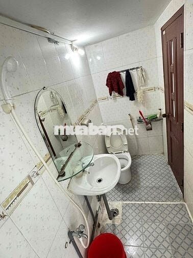 PHÒNG Ở TẦNG 1 - RỘNG 52M2 - LÝ THƯỜNG KIỆT -  BAN CÔNG - BẾP RIÊNG