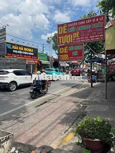 mặt bằng căn góc có 3 cửa hông góc bao quanh nhà