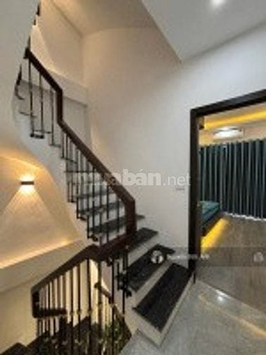 Nhỉnh 7 tỷ! Bán nhà 5 tầng 39m2 ô tô ngay Phố Lụa, Vạn Phúc Hà Đông