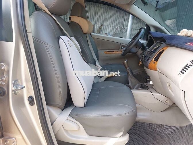 Bán Toyota Innova 2012 màu vàng 2.0G - 140000 km