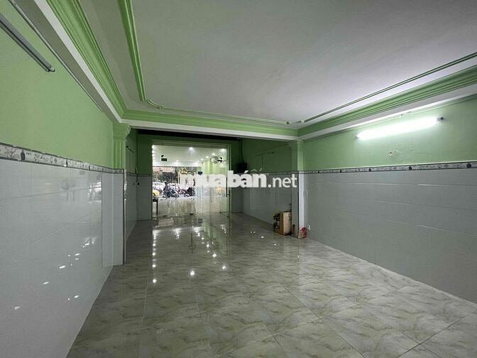 Cho thuê mặt bằng đường Trần Quốc Hoàn ngang 4,5* 18m