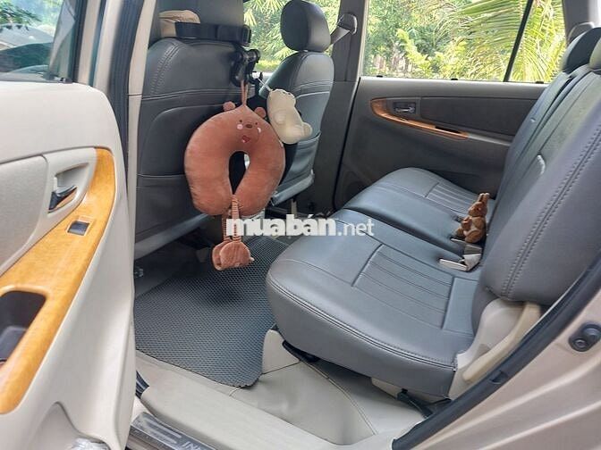 Bán Toyota Innova 2012 màu vàng 2.0G - 140000 km