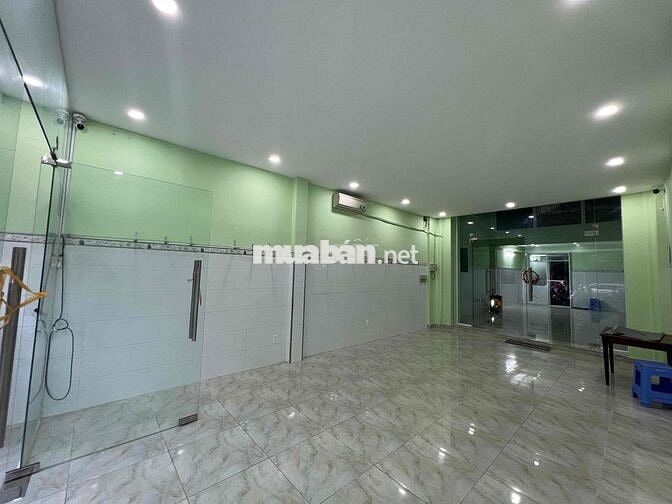 Cho thuê mặt bằng đường Trần Quốc Hoàn ngang 4,5* 18m