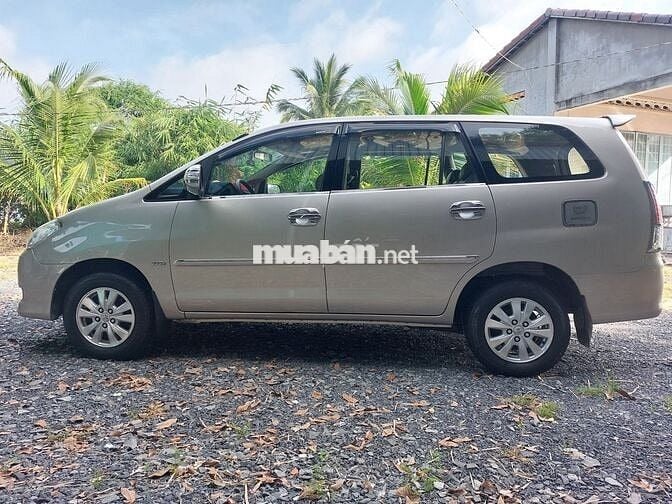 Bán Toyota Innova 2012 màu vàng 2.0G - 140000 km