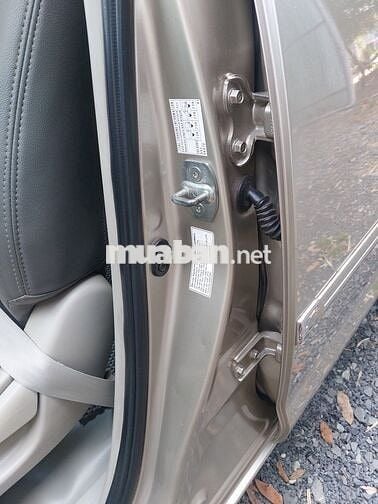 Bán Toyota Innova 2012 màu vàng 2.0G - 140000 km