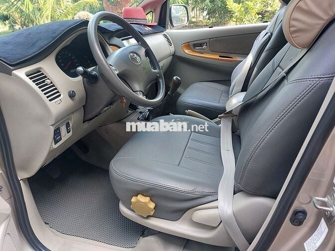 Bán Toyota Innova 2012 màu vàng 2.0G - 140000 km
