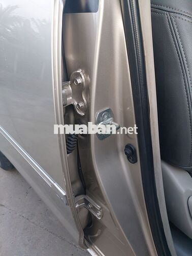 Bán Toyota Innova 2012 màu vàng 2.0G - 140000 km