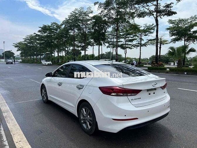 Cần. Bán Hyundai Elantra 2017 1.6 AT - số tự động