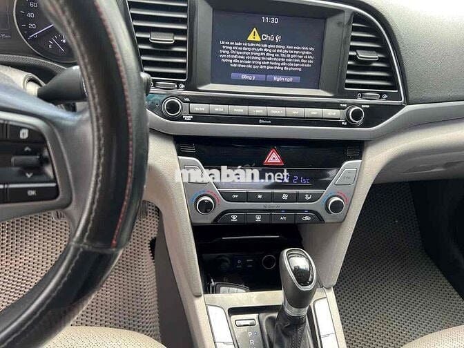 Cần. Bán Hyundai Elantra 2017 1.6 AT - số tự động