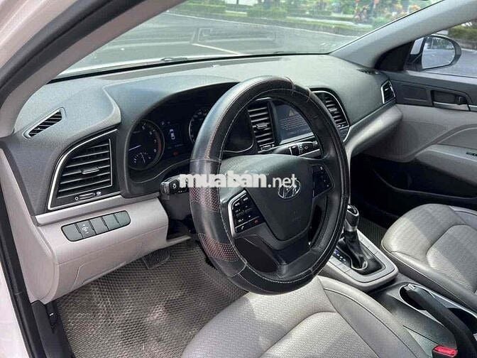 Cần. Bán Hyundai Elantra 2017 1.6 AT - số tự động