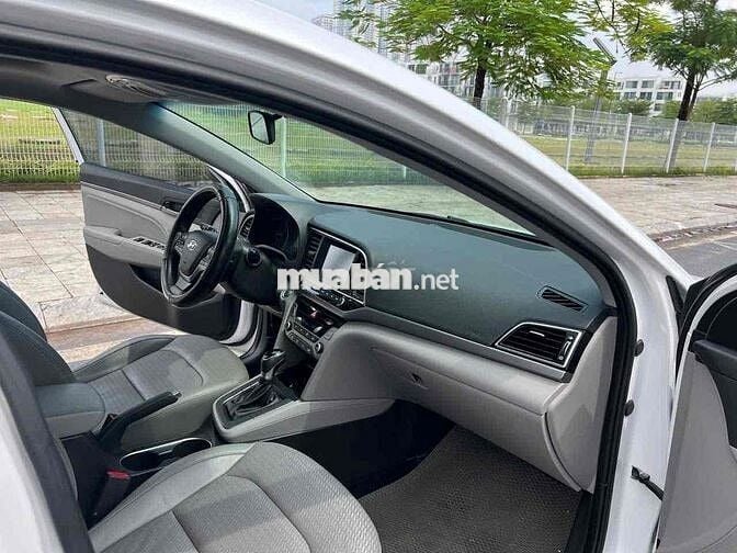 Cần. Bán Hyundai Elantra 2017 1.6 AT - số tự động