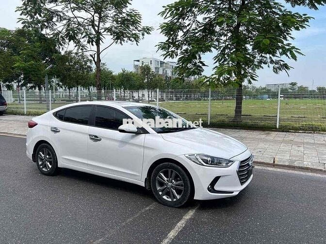 Cần. Bán Hyundai Elantra 2017 1.6 AT - số tự động