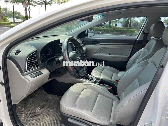 Cần. Bán Hyundai Elantra 2017 1.6 AT - số tự động